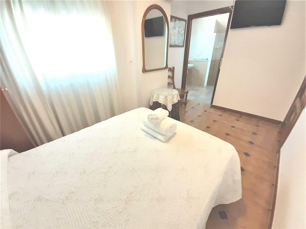 Hostal Kokkola ฟูเอนฮิโรลา ภายนอก รูปภาพ