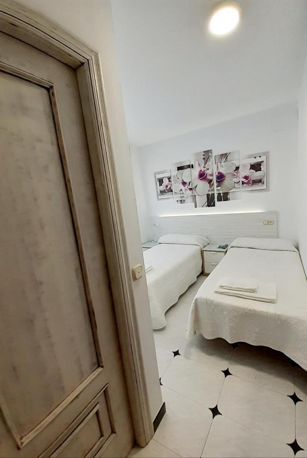 Hostal Kokkola ฟูเอนฮิโรลา ภายนอก รูปภาพ