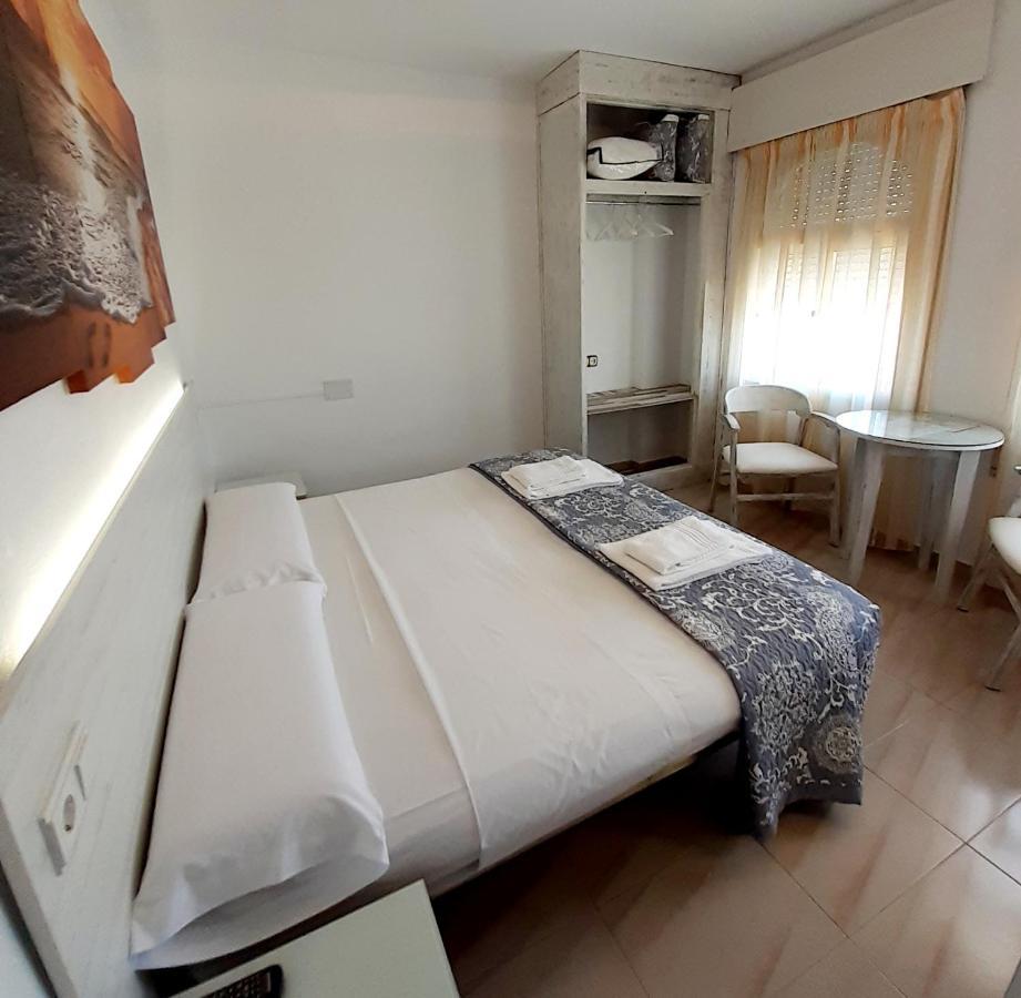 Hostal Kokkola ฟูเอนฮิโรลา ภายนอก รูปภาพ